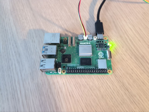 JST-SH 1.0mm connector connected to Raspberry Pi 5